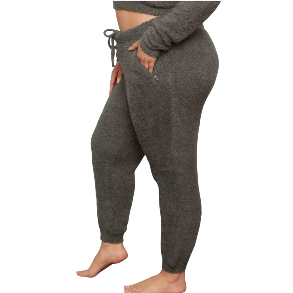 SKIMS Teddy Sherpa Jogger in Juniper - Picture 2 of 8